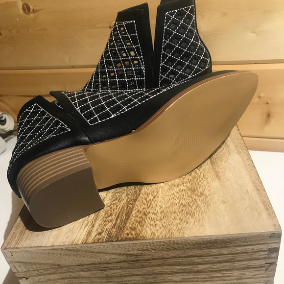 Cape Robbin Ankle Boots - Picture 7 of 7